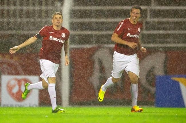 D&acute;Ale abriu o placar ap&oacute;s p&ecirc;nalti sofrido por Dami&atilde;o