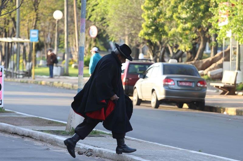 Fronteira Oeste e Campanha tiveram temperatura de 2&deg;C e obrigaram pessoas a sair bem agasalhadas