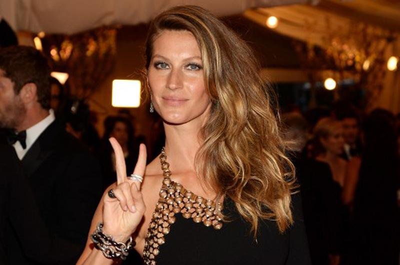 Gisele B&uuml;ndchen ainda &eacute; a modelo mais bem paga do mundo