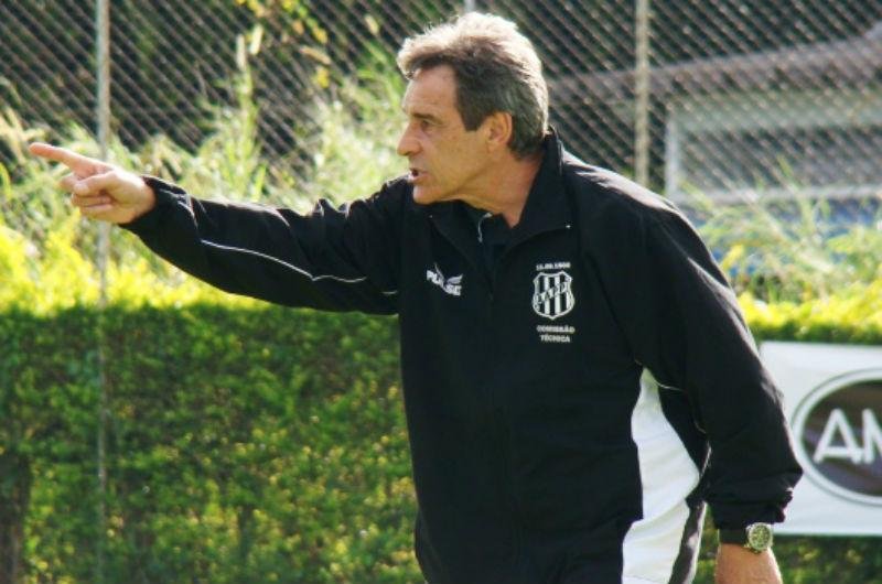 Carpegiani anuncia a pr&oacute;pria demiss&atilde;o da Ponte Preta