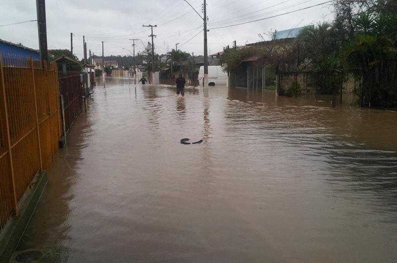 Rua Santa Catarina foi coberta pela &aacute;gua