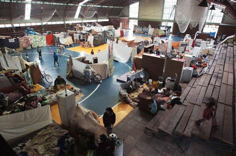 Ao todo, 170 adultos e 80 crian&ccedil;as est&atilde;o no pavilh&atilde;o