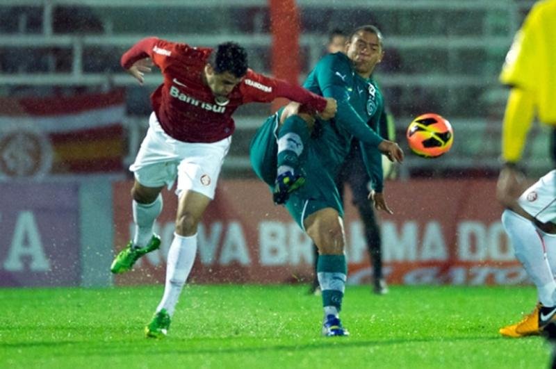 Ronaldo Alves integra sistema defensivo do Inter 