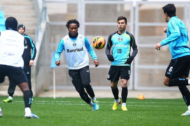 Z&eacute; Roberto e Vargas treinaram na Arena