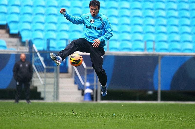 Gr&ecirc;mio est&aacute; atuando com intelig&ecirc;ncia, frisa Kleber