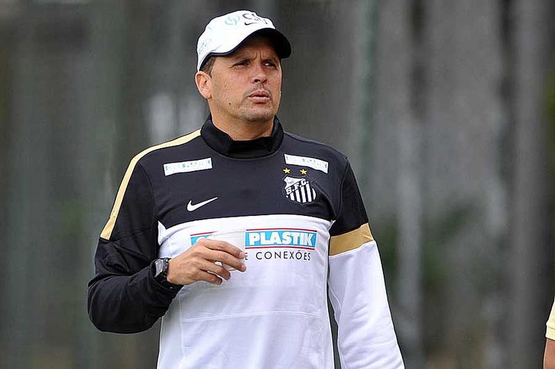 T&eacute;cnico do Santos se apega a decis&otilde;es na base para eliminar o Gr&ecirc;mio