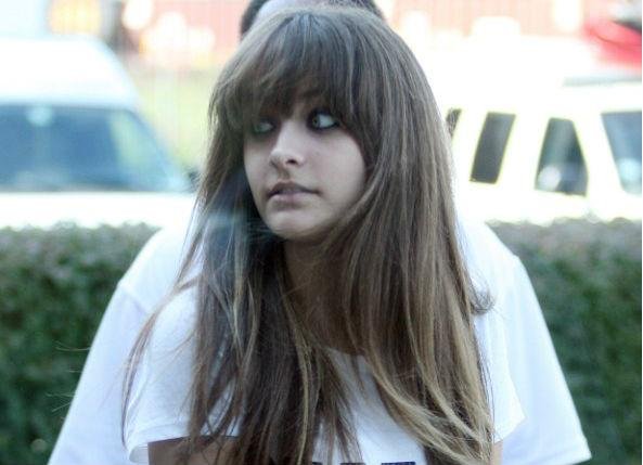 Filha de Michael Jackson tentou suc&iacute;dio em junho deste ano