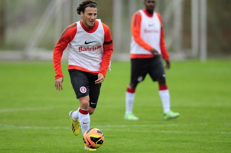 Forl&aacute;n &eacute; convocado e desfalcar&aacute; o Inter em setembro