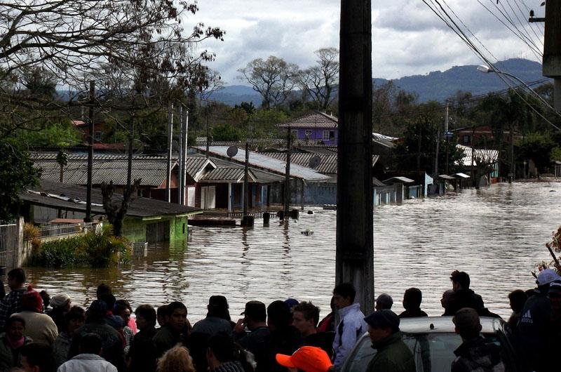 N&uacute;mero de atingidos pelas cheias come&ccedil;a a cair