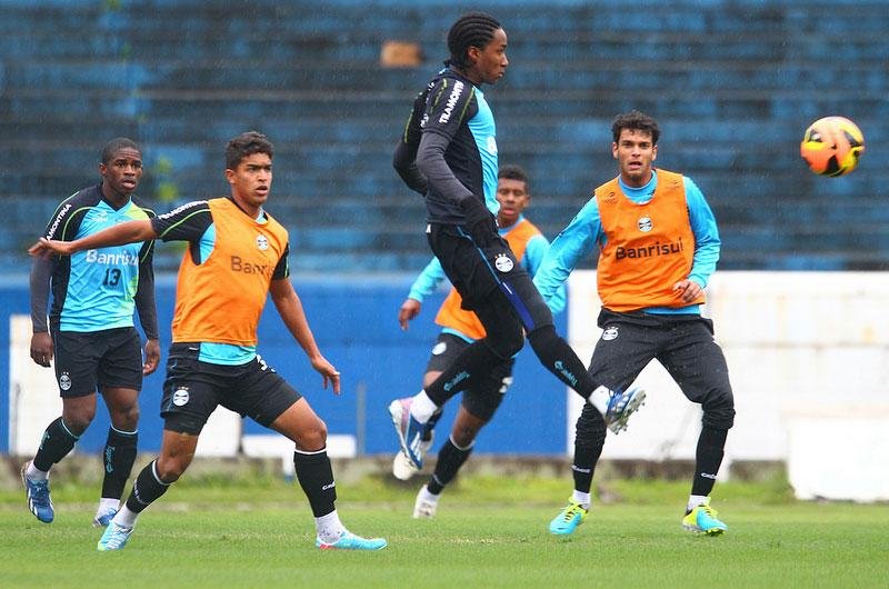 Harmonia de defesa e ataque deixa Gr&ecirc;mio confiante contra Santos