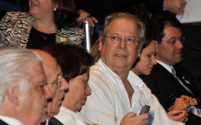 Pena de Jos&eacute; Dirceu por envolvimento no mensal&atilde;o foi mantida