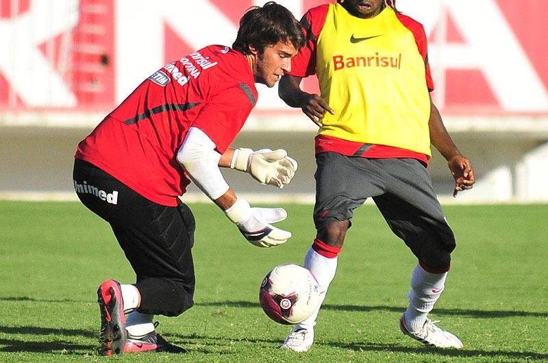 O goleiro Alisson foi titular nas duas partidas contra o Salgueiro