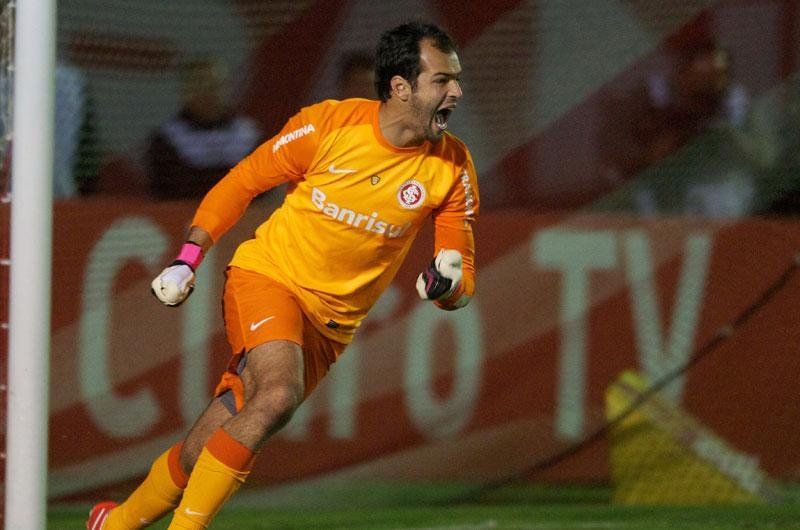 Goleiro ser&aacute; novamente substitu&iacute;do pelo irm&atilde;o Alisson 