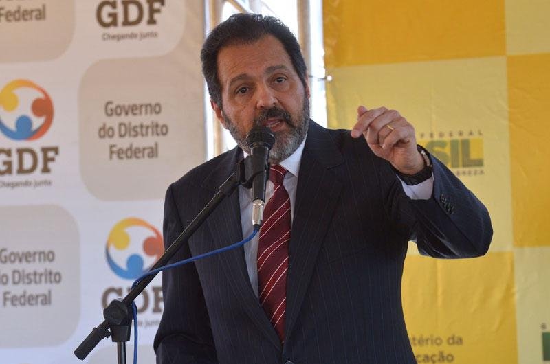 PGR denunciou Agnelo Queiroz por crime contra a administra&ccedil;&atilde;o p&uacute;blica