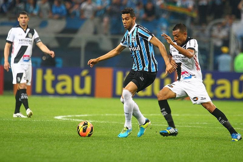 Souza destaca maturidade do Gr&ecirc;mio na vit&oacute;ria diante da Ponte Preta