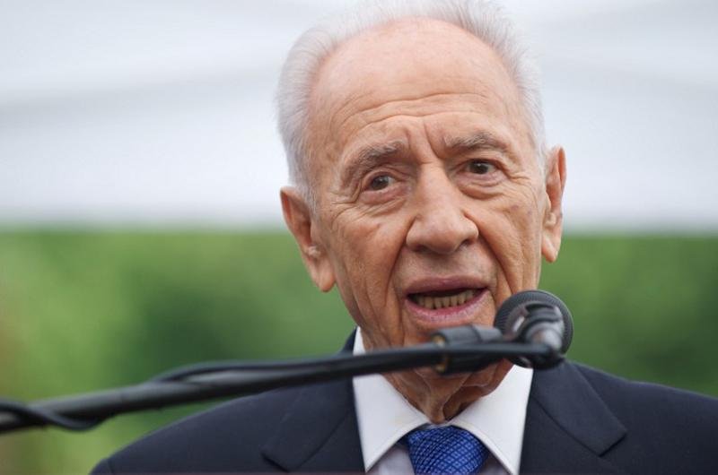  Shimon Peres deu entrevista &agrave; r&aacute;dio militar