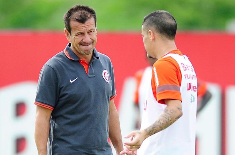 Treino do Inter come&ccedil;a com conversa longa entre D&acute;Ale e Dunga
