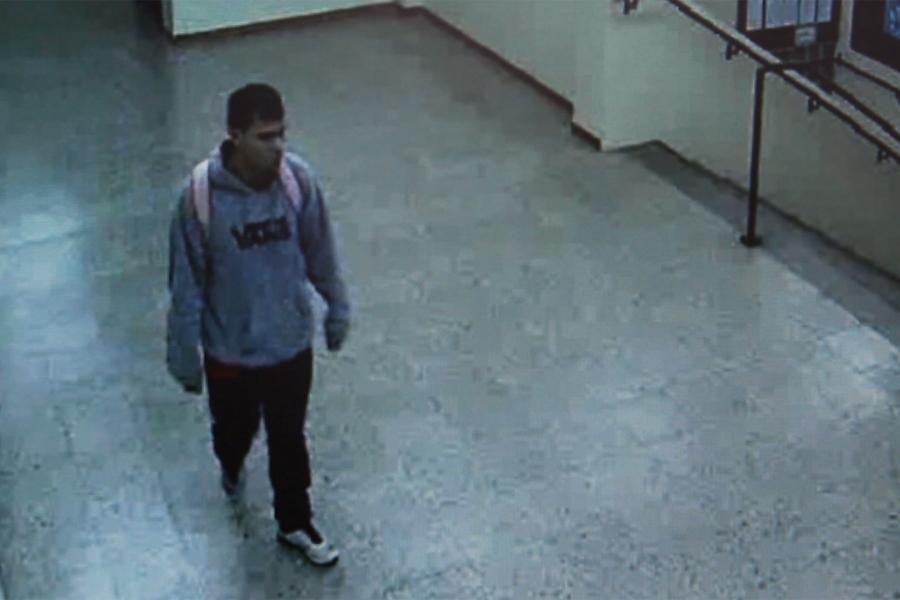 Homem armado entrou em sala de aula e roubou professora e alunos