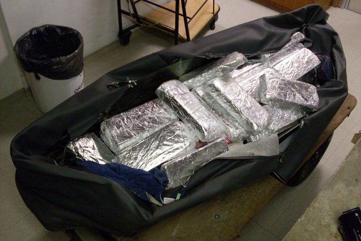 Pacotes de coca&iacute;na estavam dentro do banco traseiro da camionete