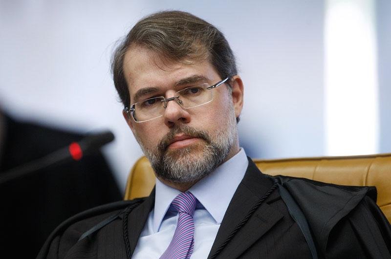 Ministro do STF mant&eacute;m decis&atilde;o da C&acirc;mara de cortar sal&aacute;rio de Donadon