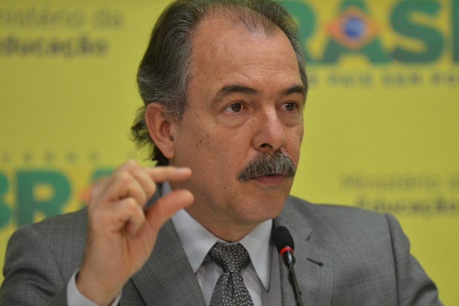Ministro da Educa&ccedil;&atilde;o, Aloizio Mercadante lan&ccedil;ou guia do Enem nesta quinta-feira
