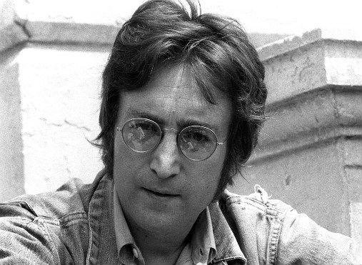 John Lennon foi assassinado em 1980 em Nova Iorque