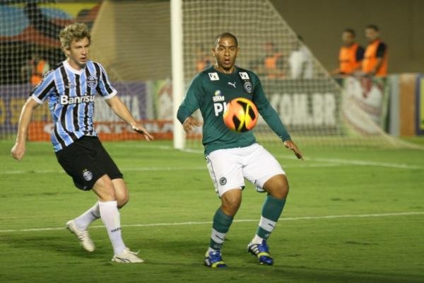 Atraso contra Goi&aacute;s provoca demiss&atilde;o no Gr&ecirc;mio 