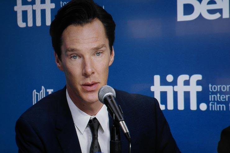 Ator Benedict Cuberbatch vive Julian Assange