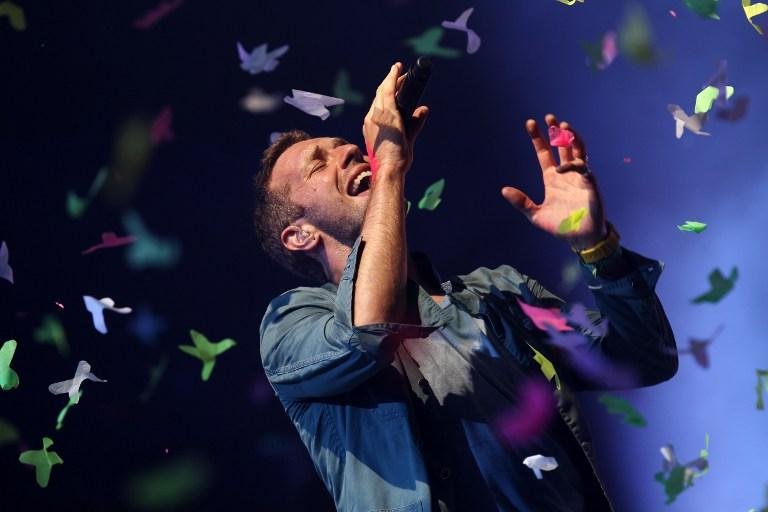 L&iacute;der do Coldplay, Chris Martin, em show da banda brit&acirc;nica