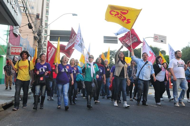 Batalh&atilde;o de Choque agiu para dispersar manifesta&ccedil;&atilde;o do Cpers em frente &agrave; casa do governador