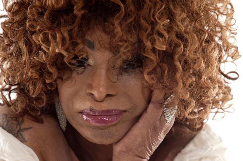 Elza traz sua mais recente turn&ecirc; &acute;Deixa a Nega Gingar&acute; aos palcos do Opini&atilde;o