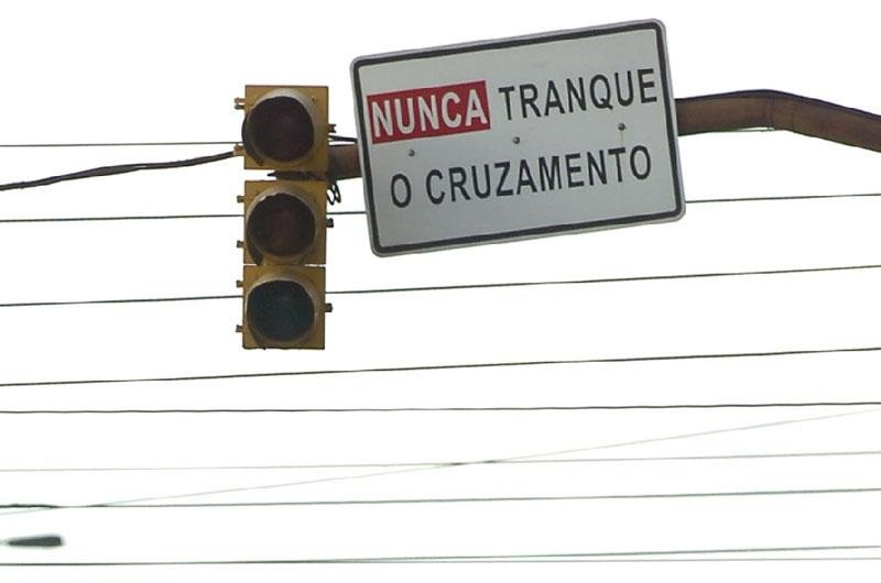 EPTC suspende edital para compra de no breaks para sinaleiras