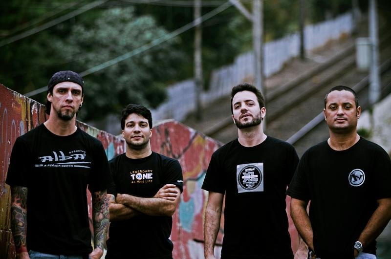 Banda Dead Fish divide palco com Raimundos na noite de quinta-feira, no Opini&atilde;o