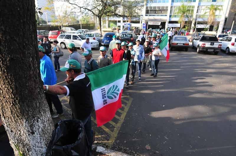 Agricultores ocupam entrada de pr&eacute;dio do Minist&eacute;rio do Desenvolvimento Agr&aacute;rio na Capital