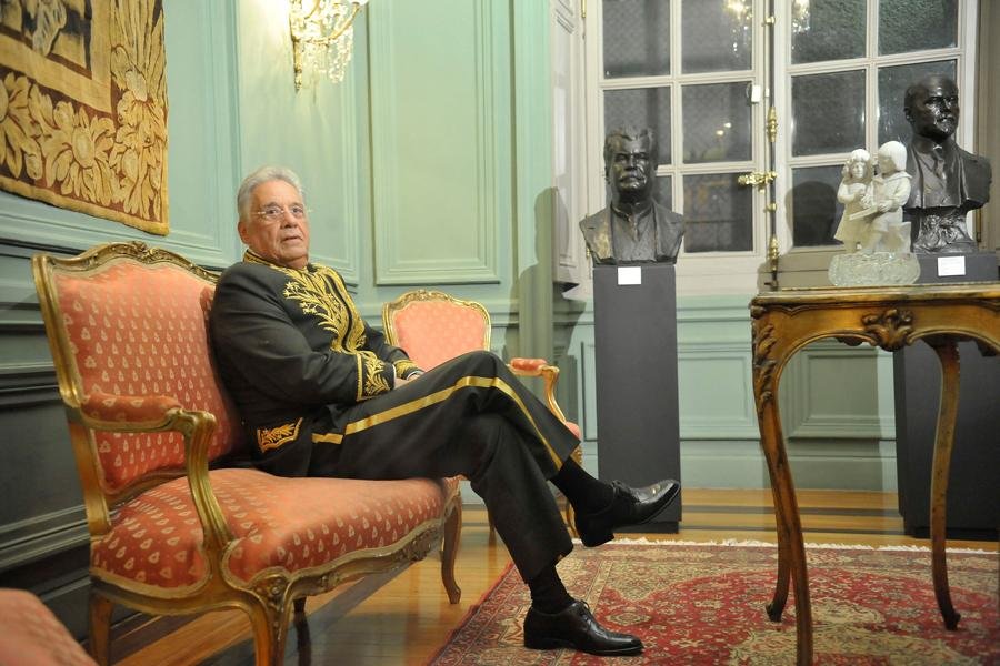 Ex-presidente ocupa a cadeira n&uacute;mero 36 da Academia