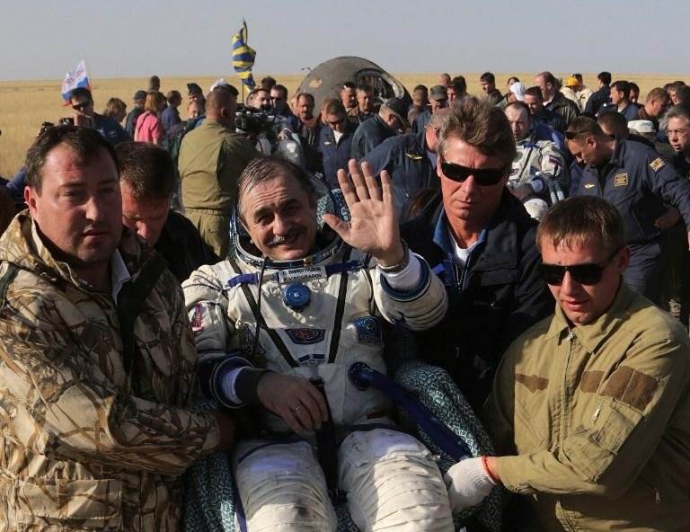 Tr&ecirc;s membros da Esta&ccedil;&atilde;o Espacial voltam &agrave; Terra