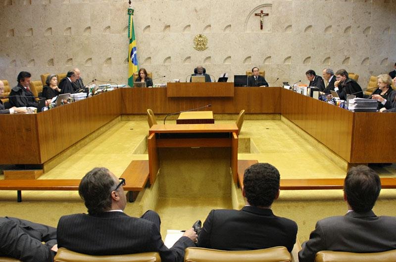 Tr&ecirc;s votam a favor e dois contra novo julgamento do mensal&atilde;o