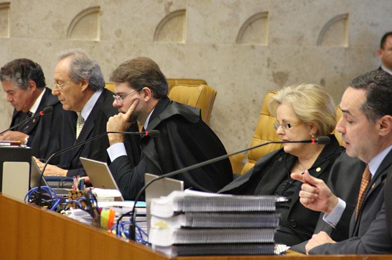 Quatro ministros votam por novo julgamento do mensal&atilde;o