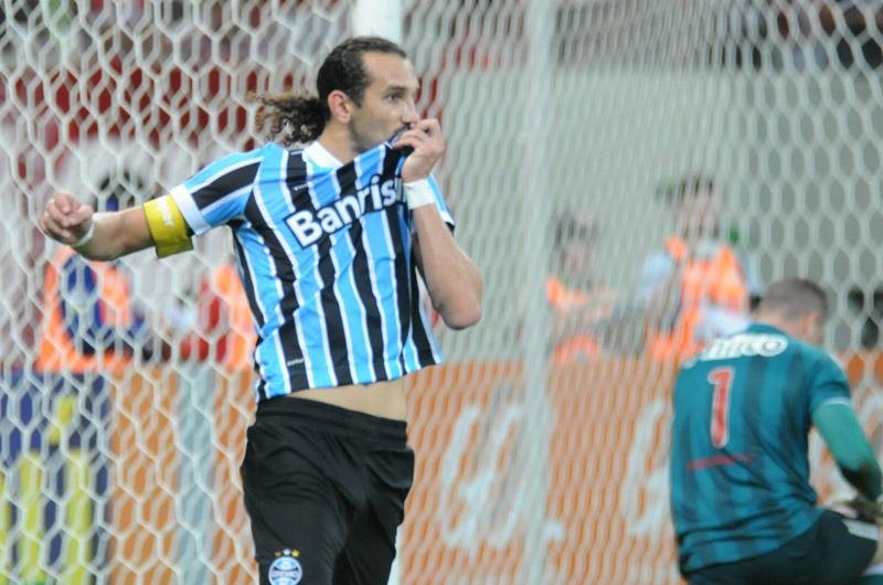 De p&ecirc;nalti, Barcos abriu o placar para o Gr&ecirc;mio