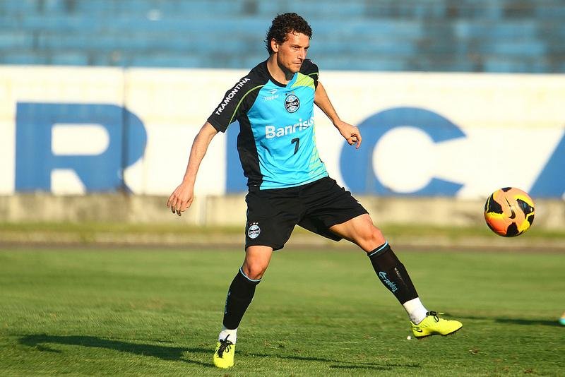 Meia realizou o primeiro treino ap&oacute;s les&atilde;o na costela