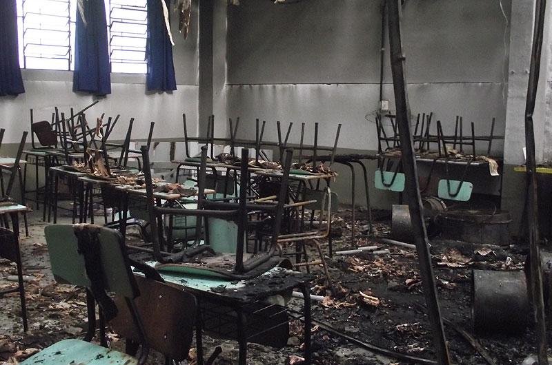 O fogo criminoso consumiu dez salas de aula e outras quatro de atividades distintas