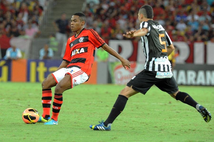 Flamengo vence o Santos por 2 a 1 e se afasta do rebaixamento
