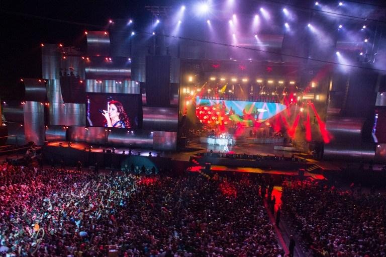 Ivete emociona p&uacute;blico ao cantar "Love of My Life"