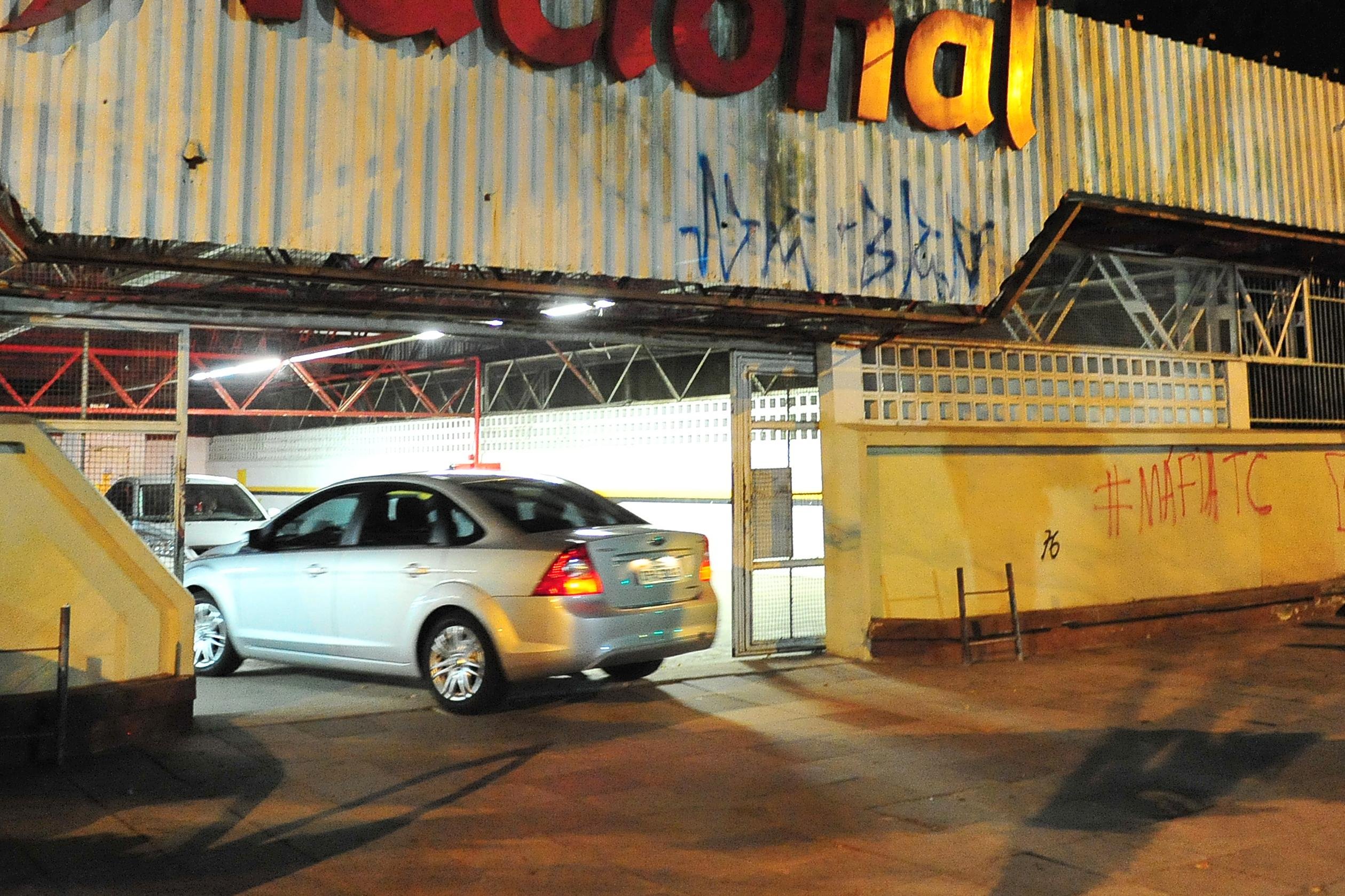 Seguran&ccedil;a estacionou carros em mercado na frente da resid&ecirc;ncia de Dilma