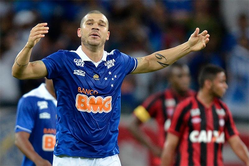 Nilton anotou o gol &uacute;nico da partida em Minas Gerais