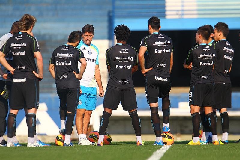 Renato tenta comandar vit&oacute;ria do Gr&ecirc;mio sobre Ronaldinho