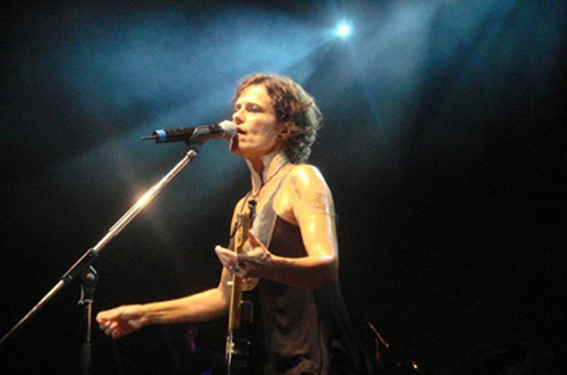 Z&eacute;lia Duncan encena repert&oacute;rio de Luiz Tatit em Porto Alegre