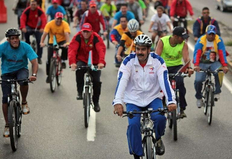 Presidente Maduro cai de bicicleta em Caracas