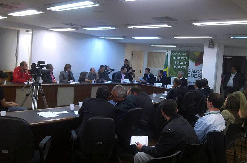 Reuni&atilde;o prop&otilde;e sa&iacute;da gradual ou pagamento &agrave; BM nos est&aacute;dios
