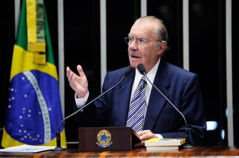 Sarney retorna ao Senado ap&oacute;s 54 dias de afastamento
